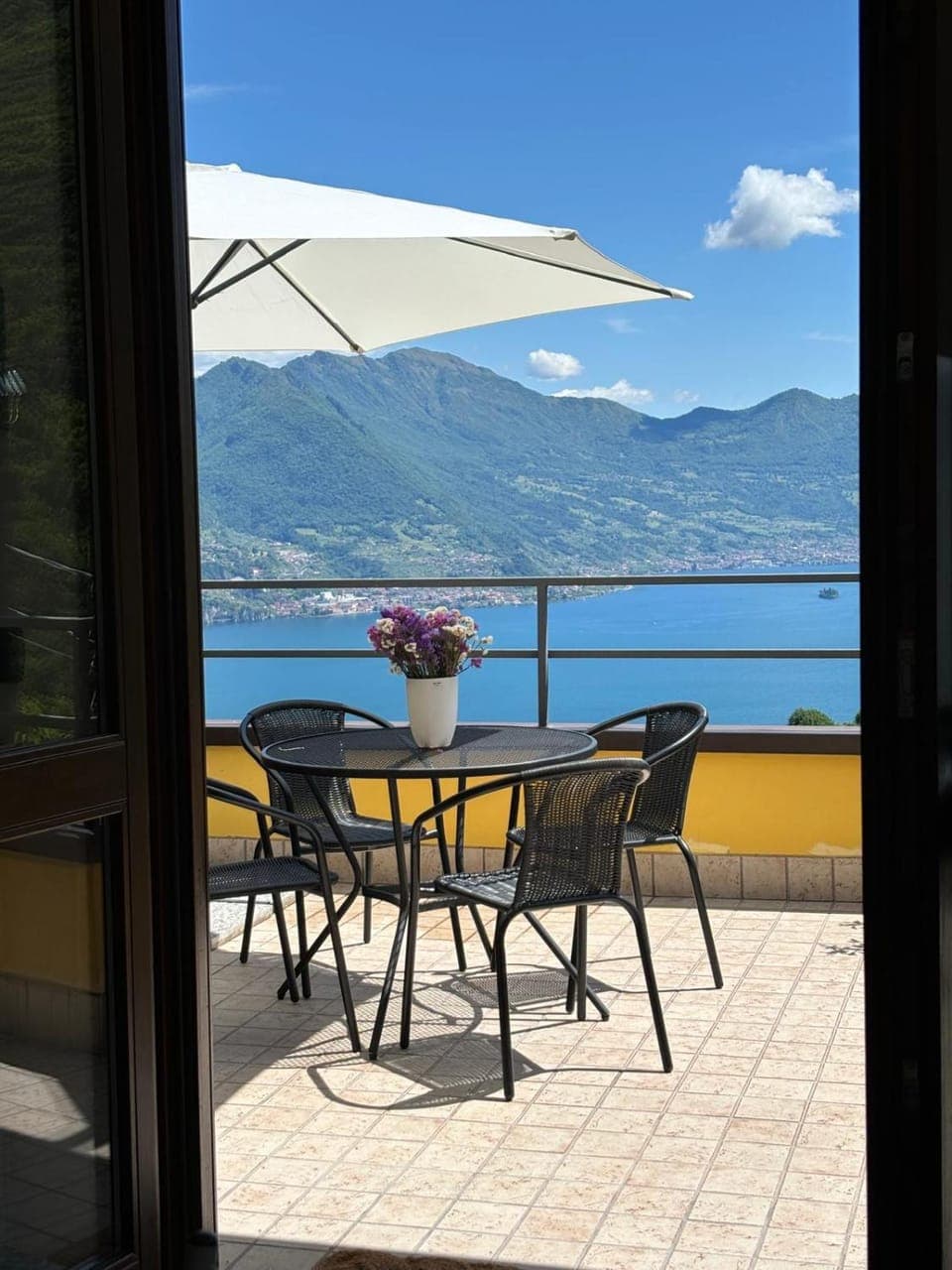 Balcony/Terrace, Lake view, Mountain view