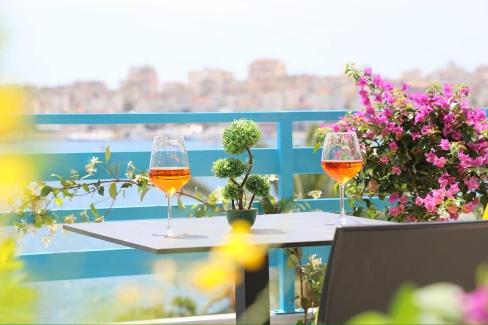 Spring, Day, Garden, View (from property/room), Balcony/Terrace, Food and drinks, Garden view, Drinks