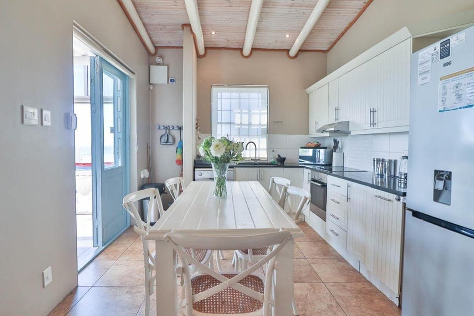 Kitchen or kitchenette, Dining area, dishwasher, oven, stove