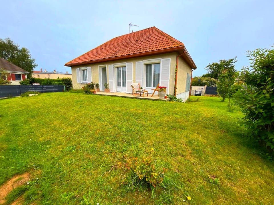 Property building, Spring, Garden, Garden view