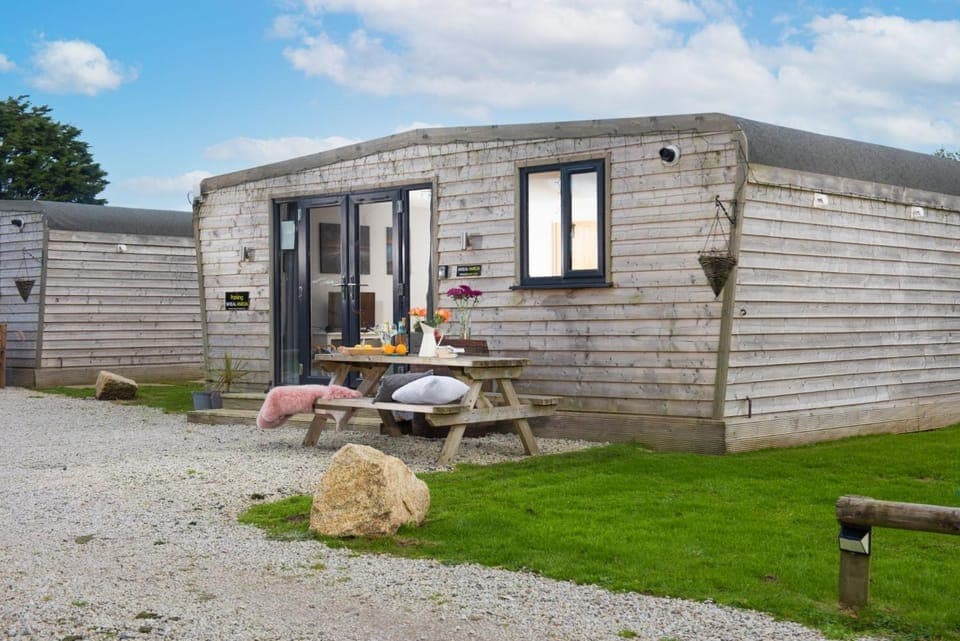 Property building, Day, Dining area