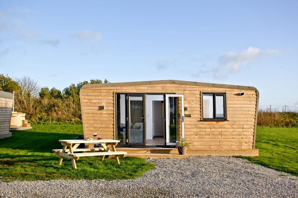 Property building, Day, Dining area