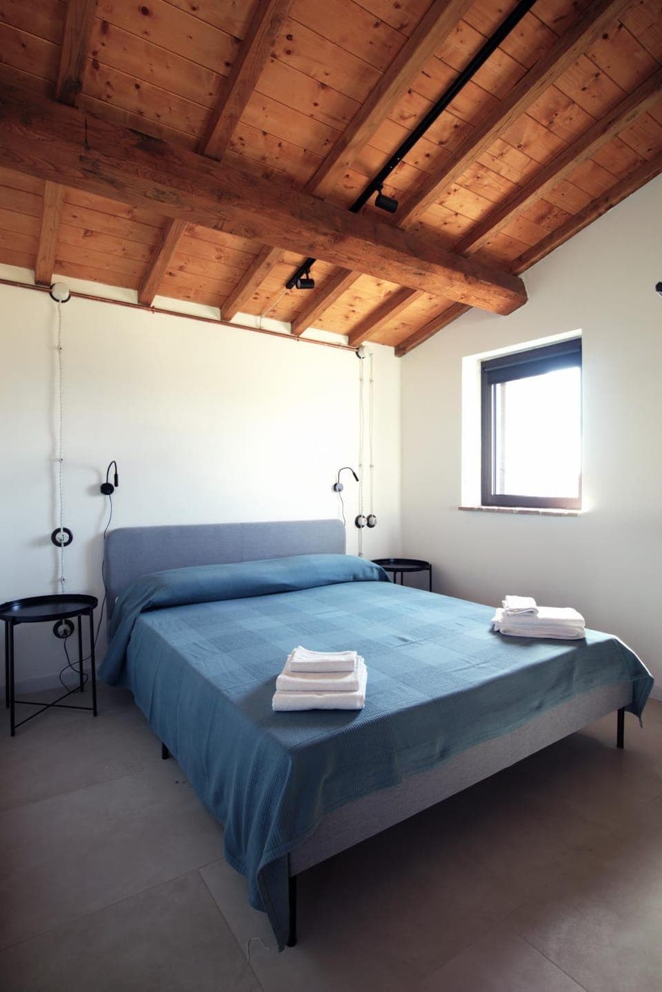 Bed, Photo of the whole room, Bedroom, internet, towels