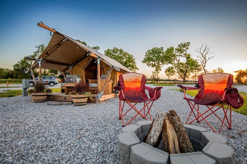 Seating area, fireplace