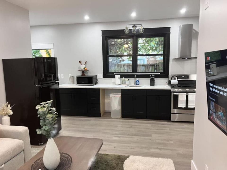 TV and multimedia, Kitchen or kitchenette, dishwasher, oven, stove, toaster