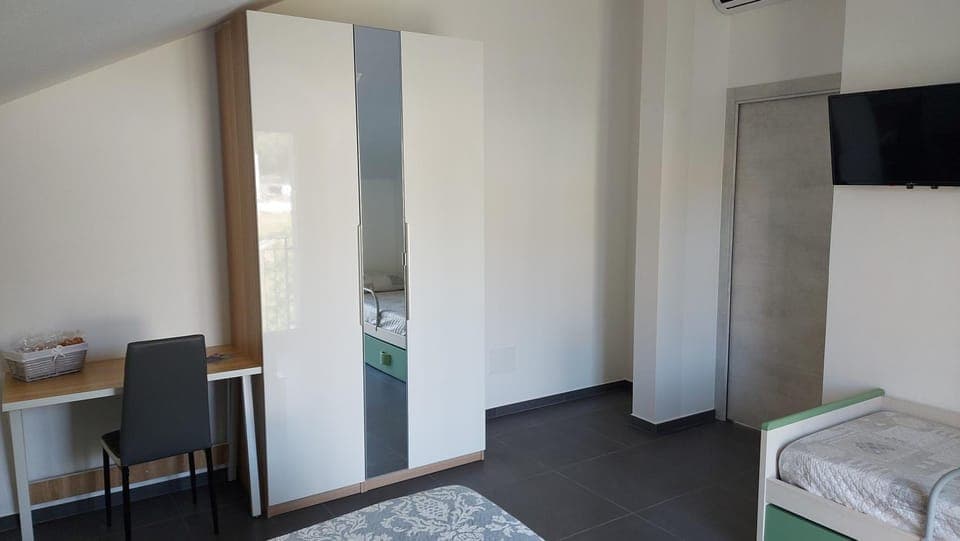 Bedroom, wardrobe, air conditioner