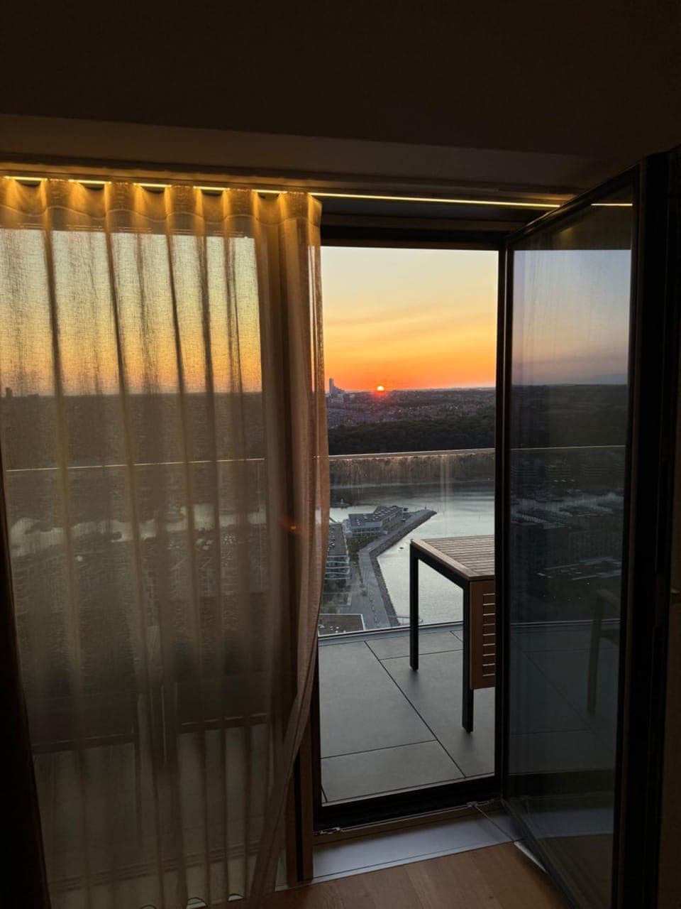 View (from property/room), Balcony/Terrace, Bedroom