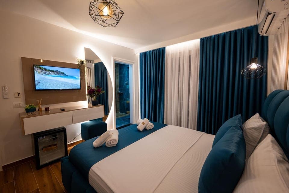 Bed, Bedroom, air conditioner