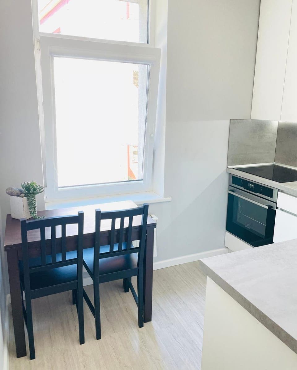 Kitchen or kitchenette, Dining area, oven, stove