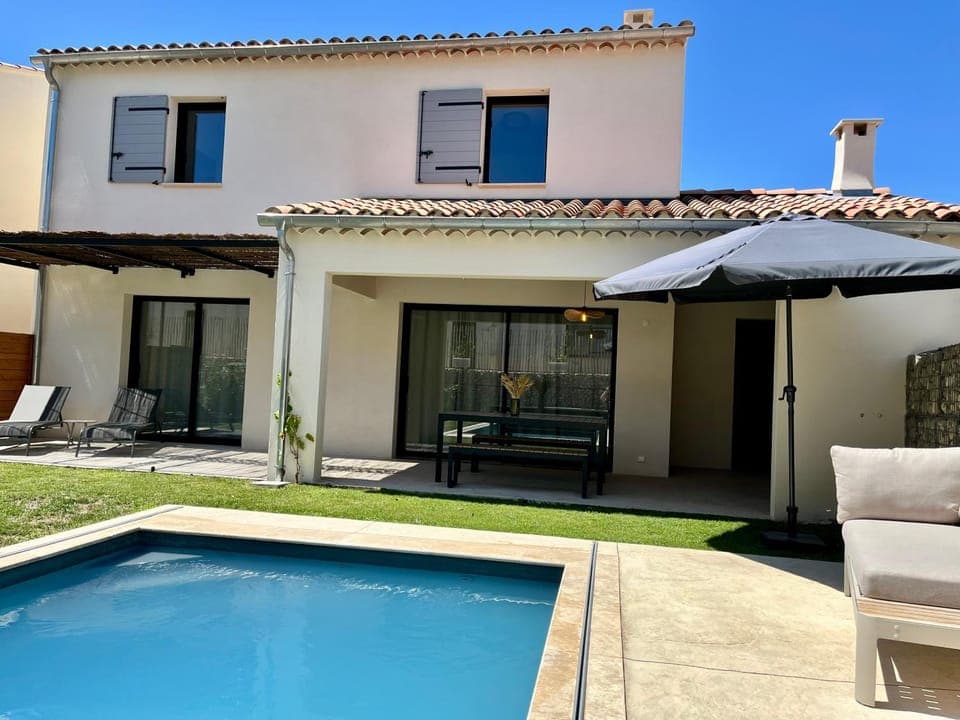 Property building, Swimming pool