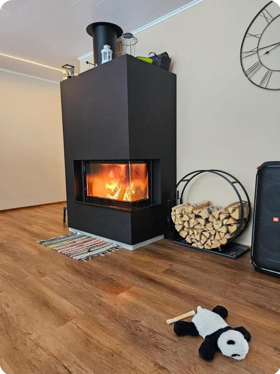 Living room, fireplace