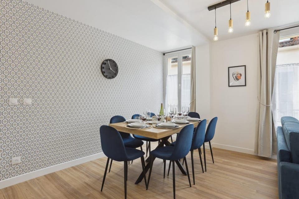 Living room, Seating area, Dining area