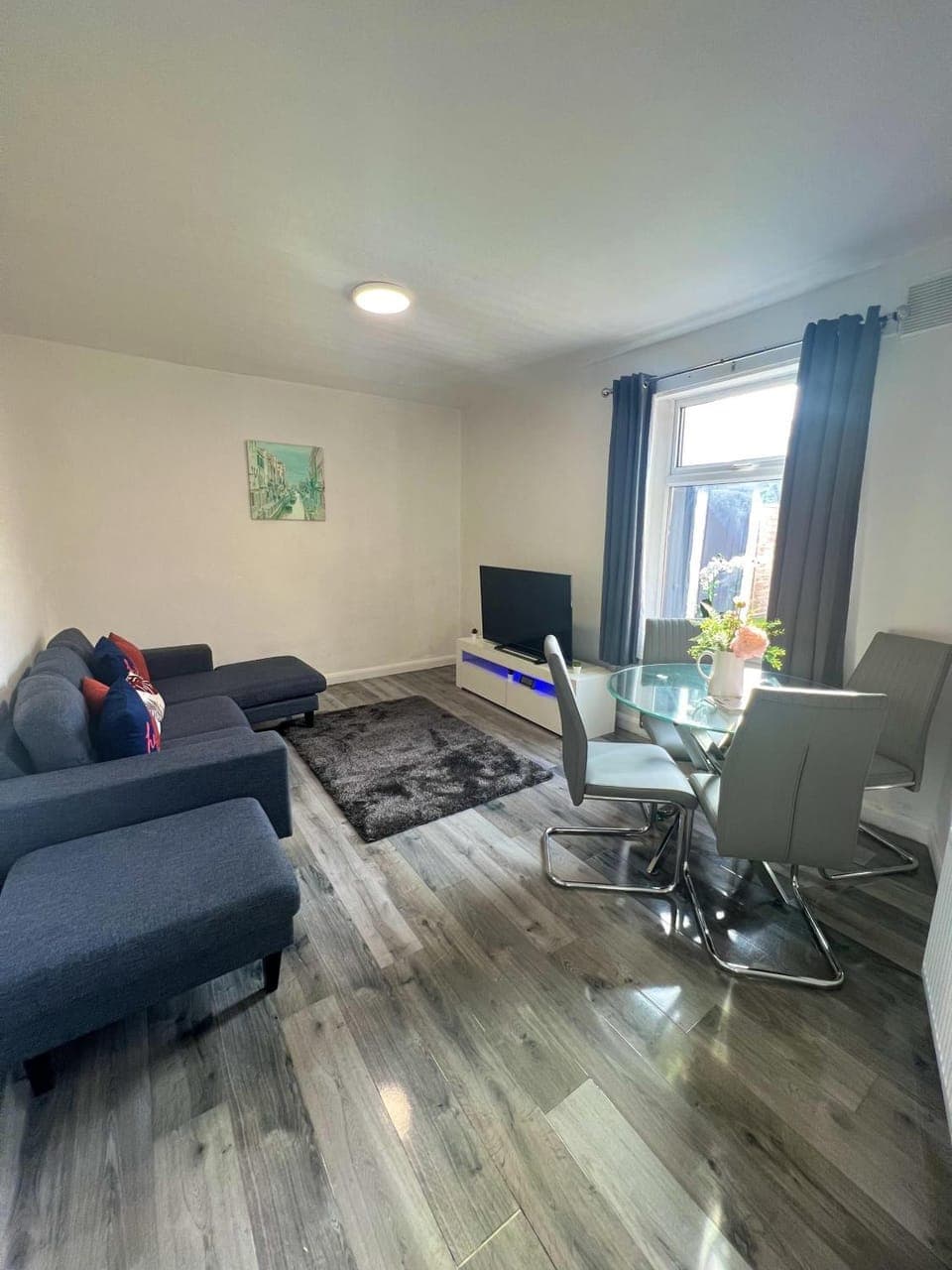 TV and multimedia, Living room, Dining area