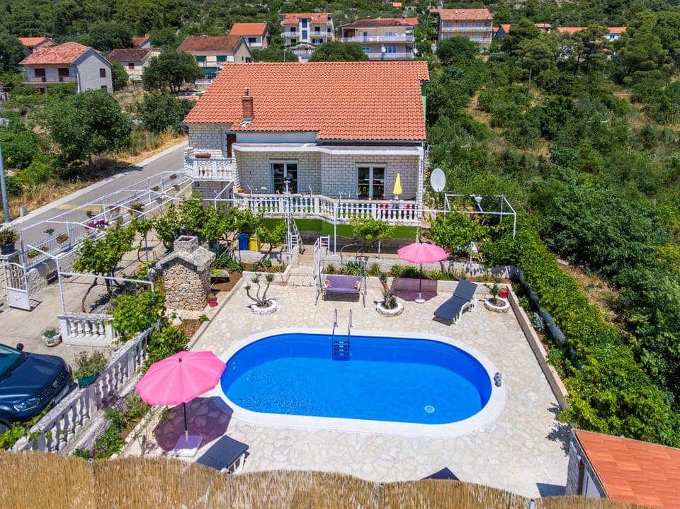 Bird's eye view, Swimming pool, Location, sunbed