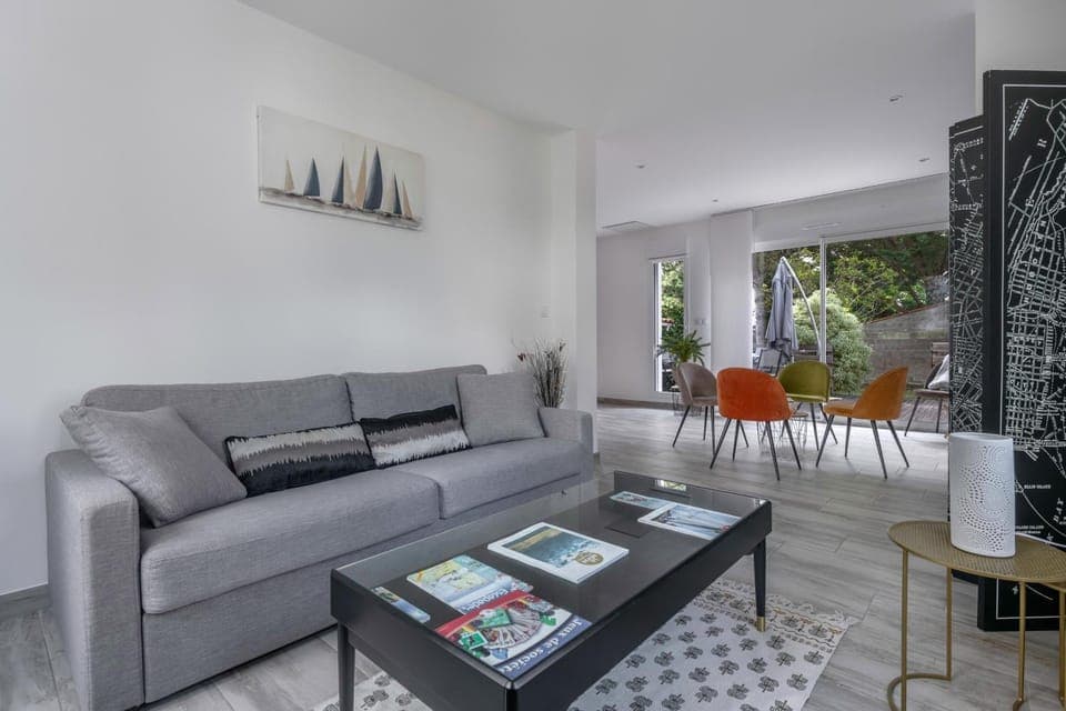 Communal lounge/ TV room, Living room