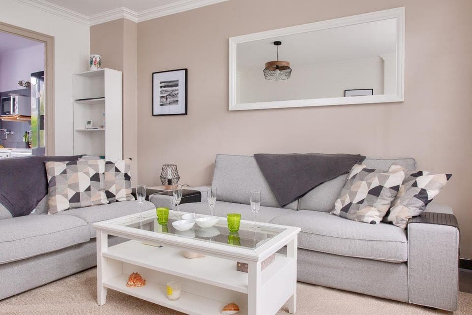 Communal lounge/ TV room, Living room