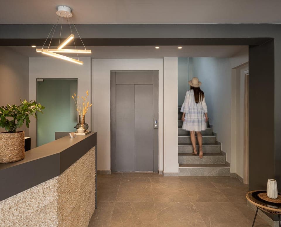 Lobby or reception, elevator