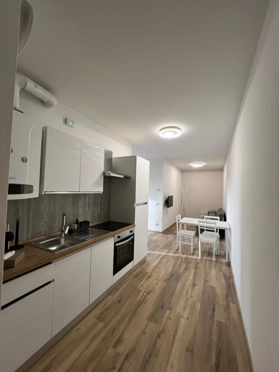 Kitchen or kitchenette, Dining area, oven, stove