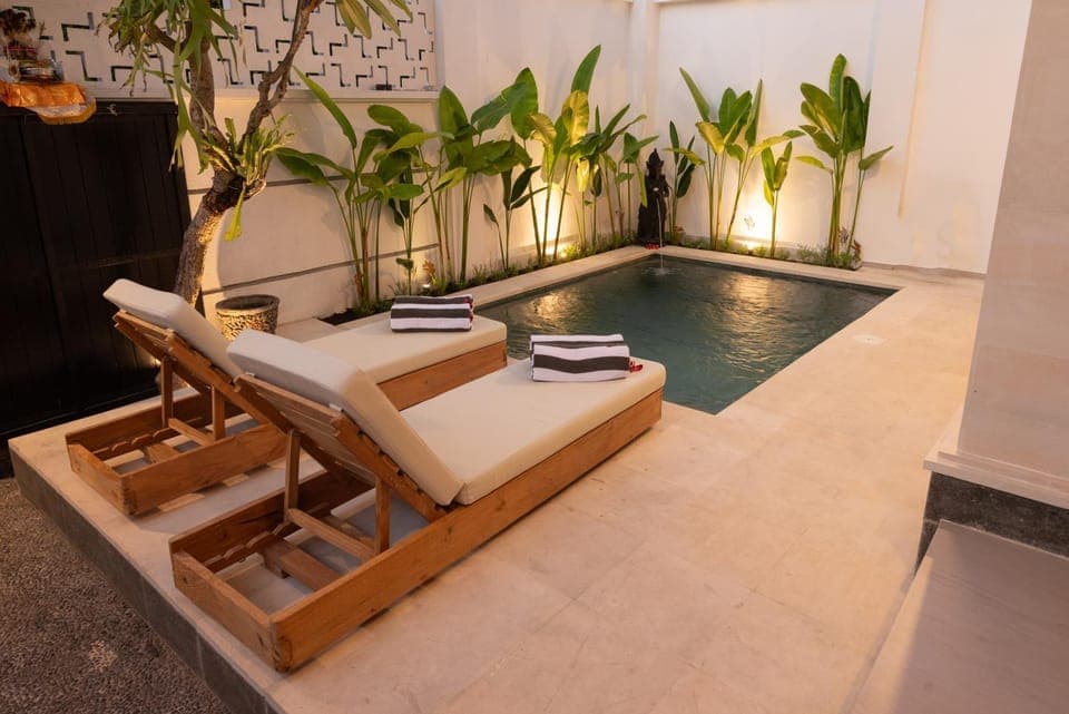 Swimming pool, sunbed