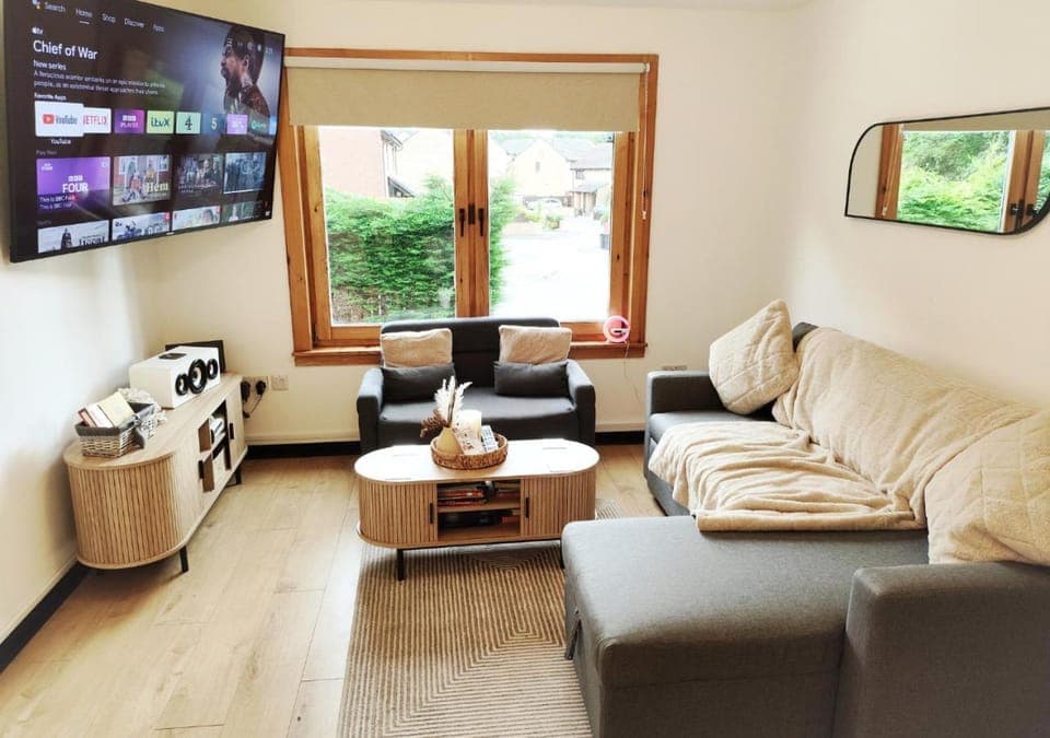 Communal lounge/ TV room, Bed, TV and multimedia, Living room, Seating area, pet friendly