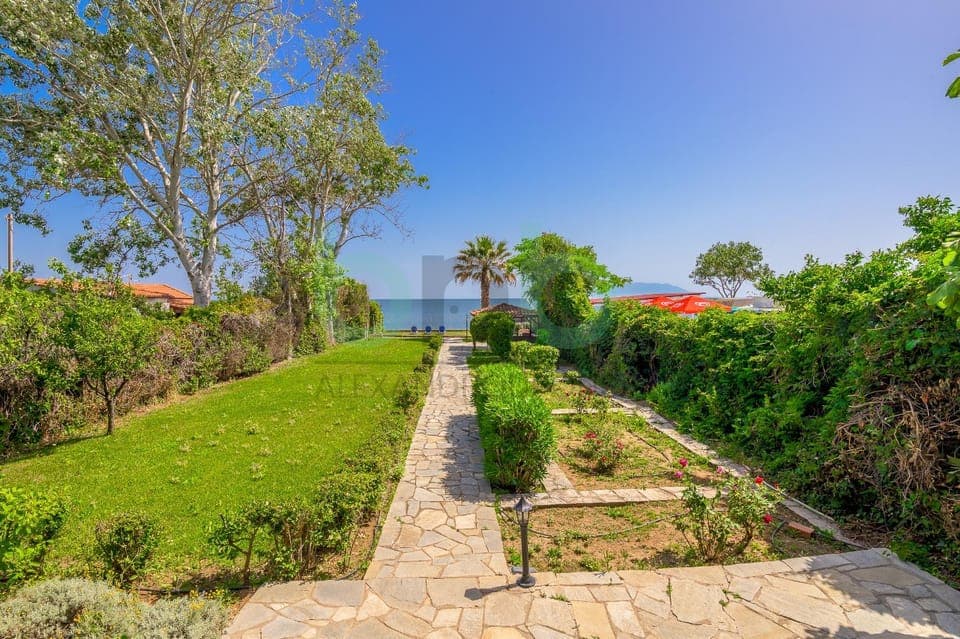 Nearby landmark, Spring, Day, Natural landscape, Garden, Garden view, Sea view