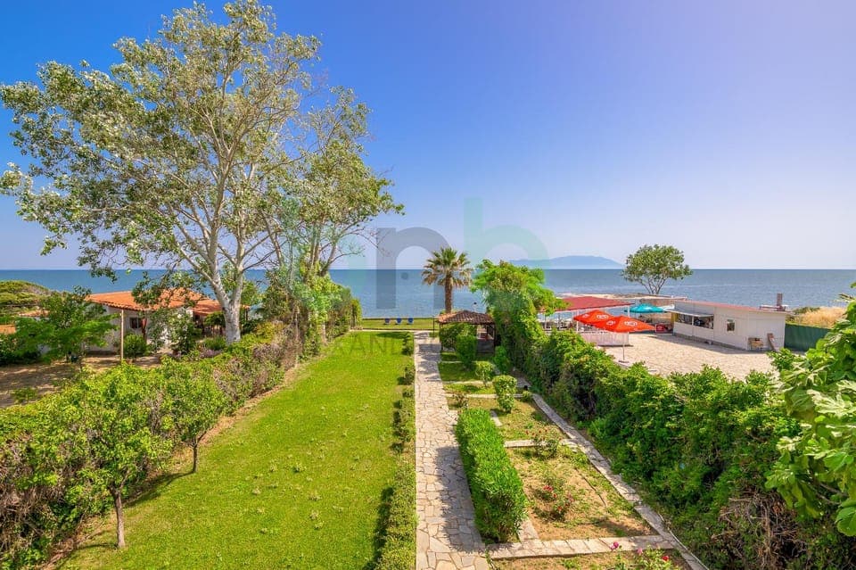 Nearby landmark, Spring, Day, Natural landscape, Garden, Garden view, Sea view