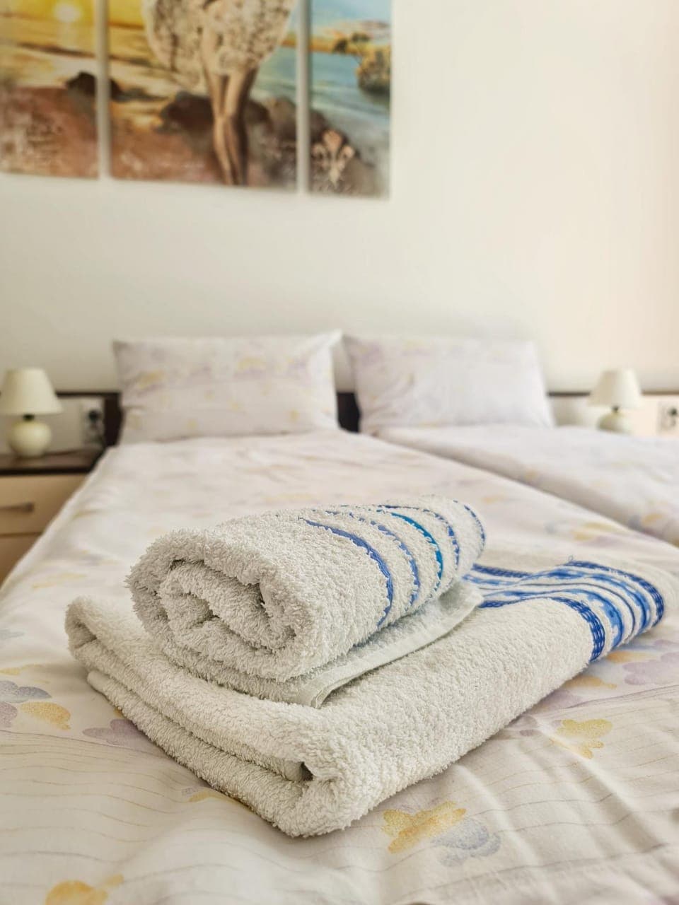 Bed, Bedroom, towels