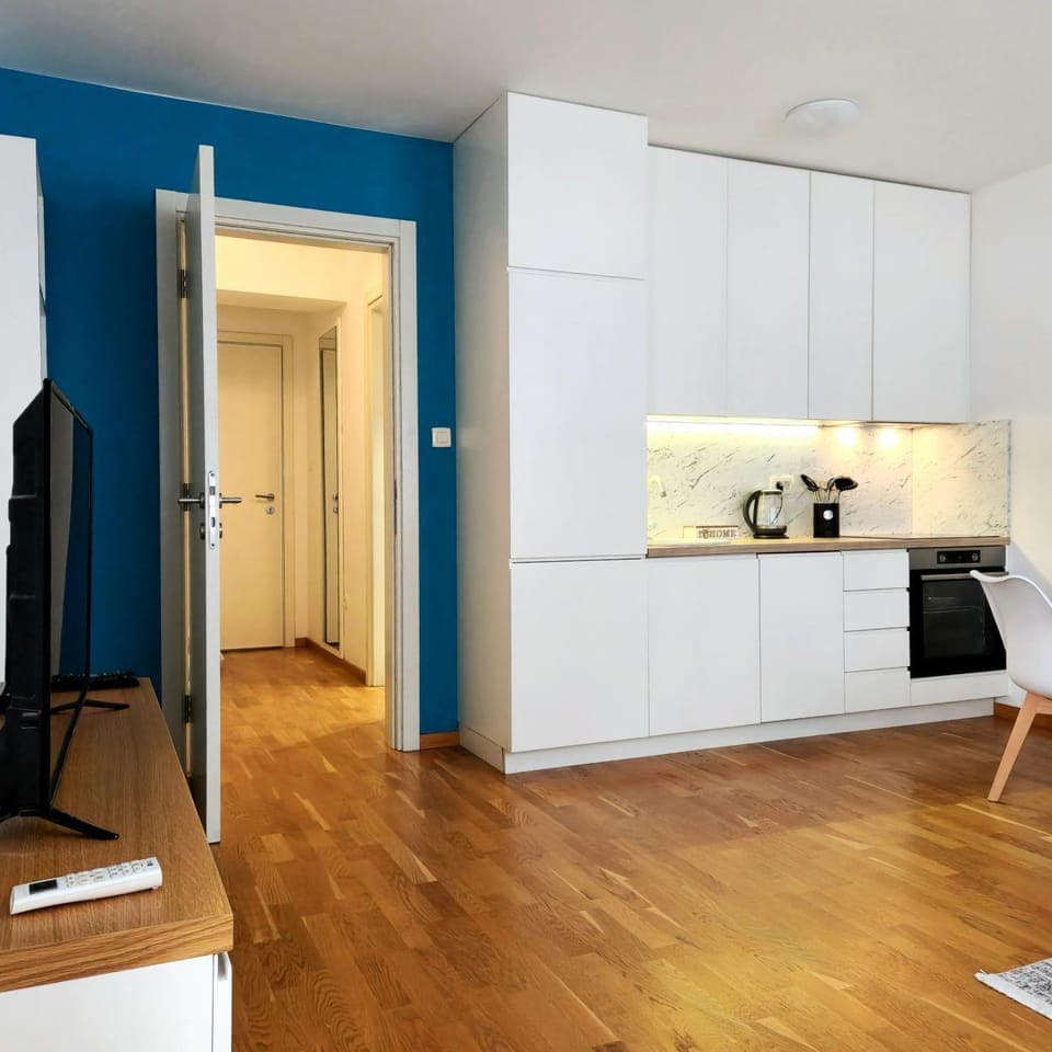 TV and multimedia, Kitchen or kitchenette, Dining area, stove