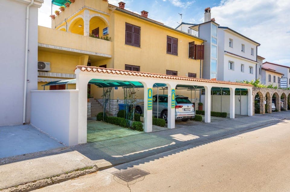 Property building, Facade/entrance, Off site