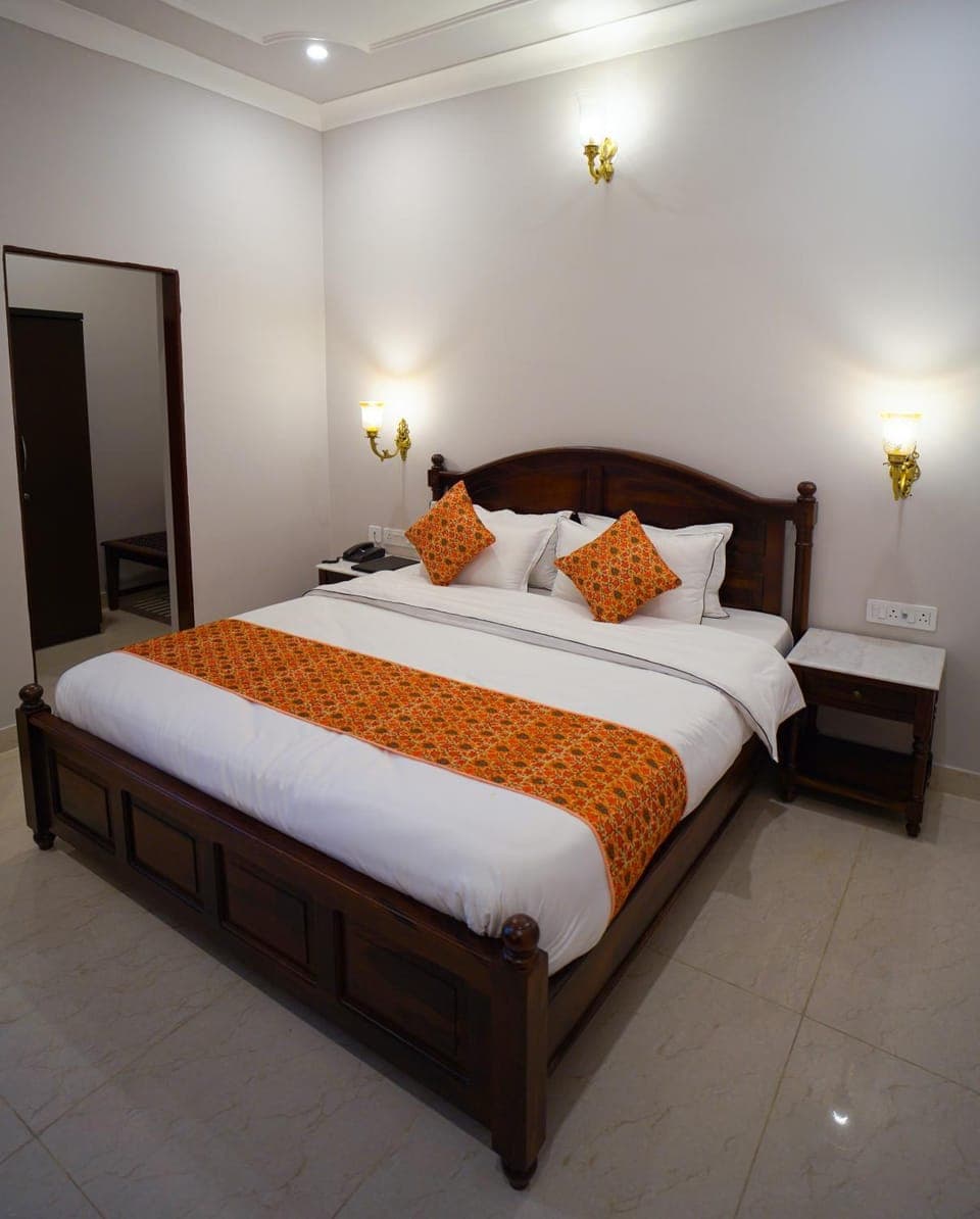 Bed, Photo of the whole room, Bedroom