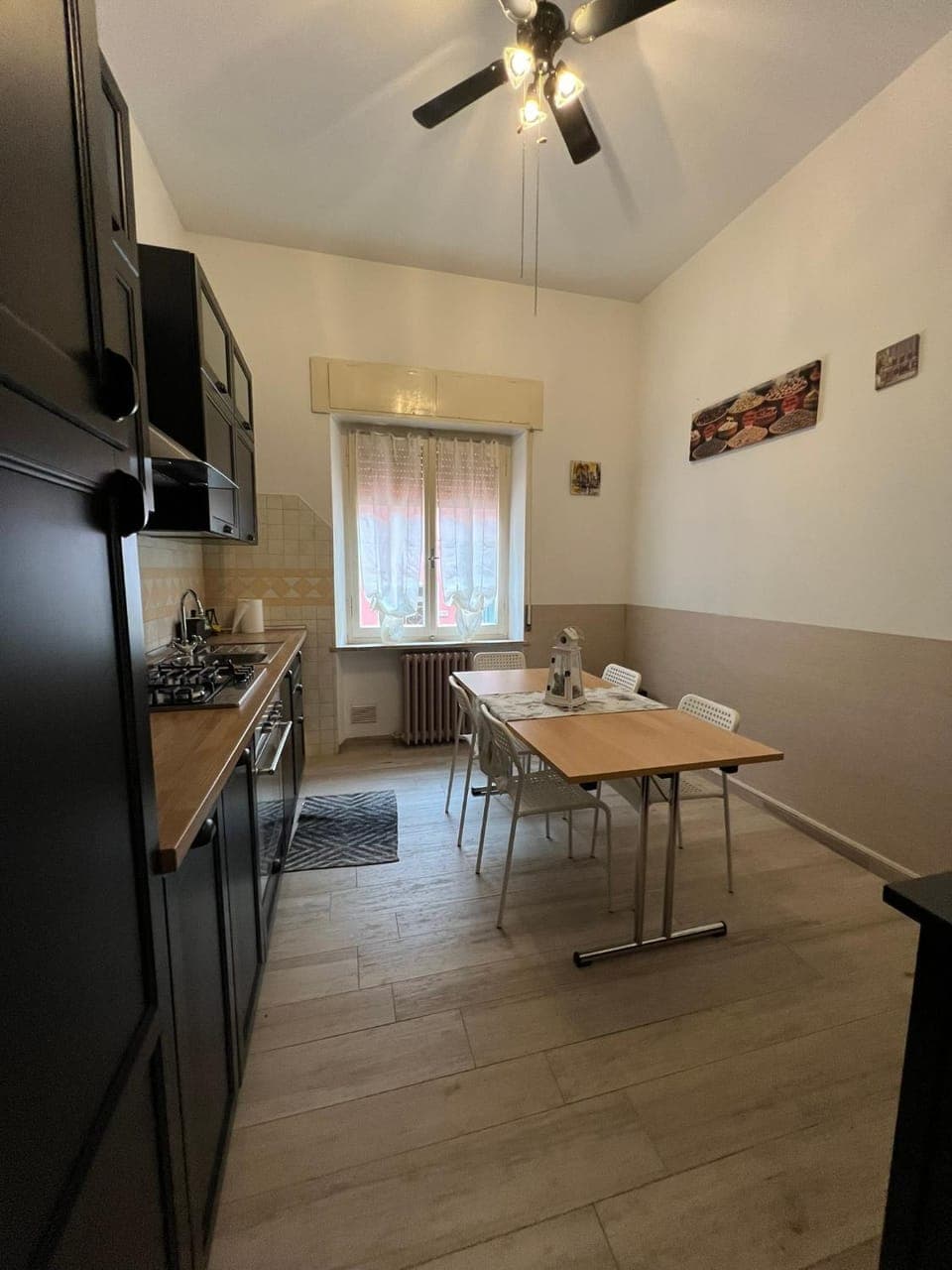 Kitchen or kitchenette, Dining area, oven