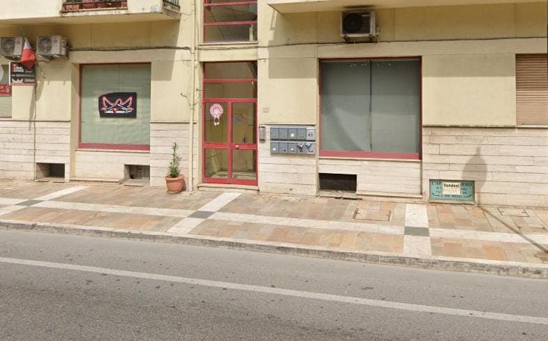 Property building, Facade/entrance, Street view, Location