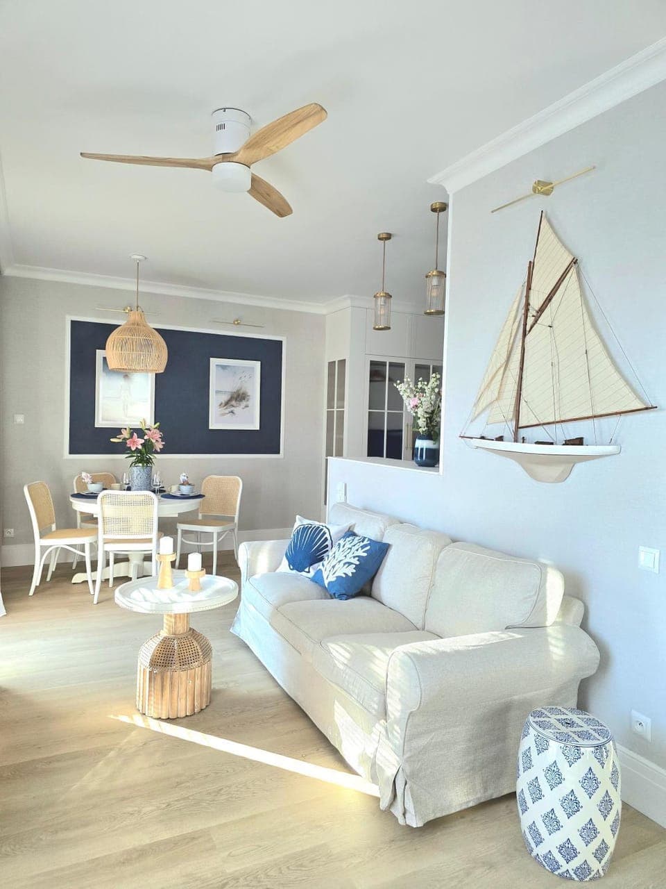 Living room, Seating area, Dining area