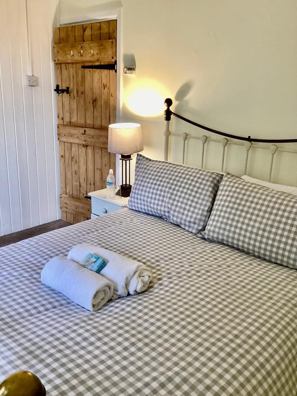 Bed, Breakfast, towels