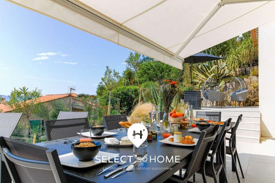 Patio, Day, Garden, View (from property/room), Balcony/Terrace, Dining area, Garden view