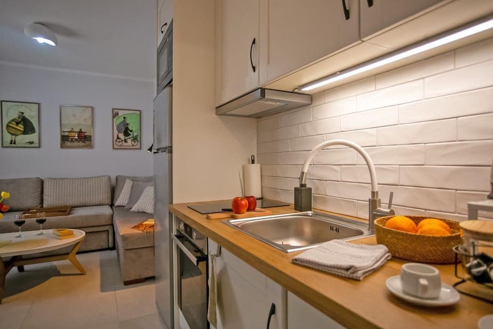 Kitchen or kitchenette, Living room, Seating area, stove