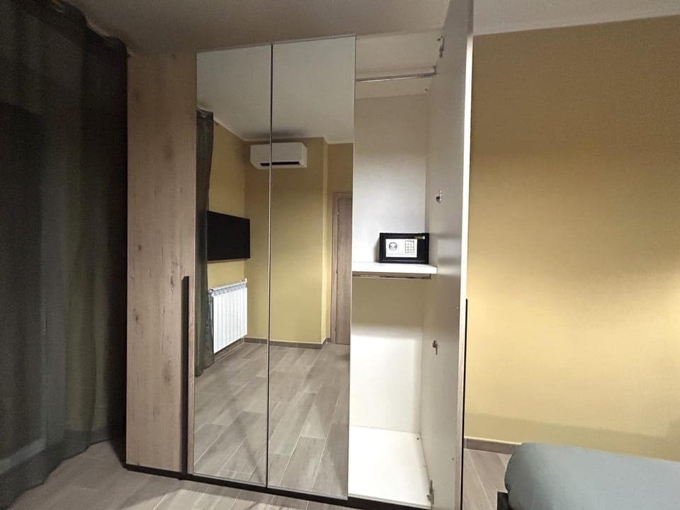 Bedroom, safe, wardrobe