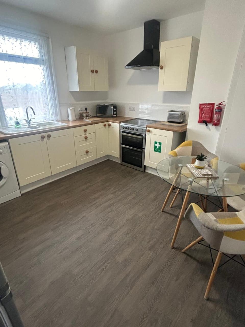 Kitchen or kitchenette, Dining area, oven, stove, toaster