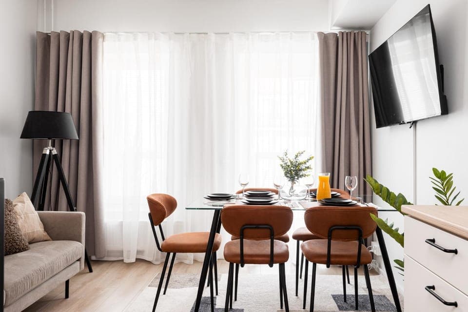 TV and multimedia, Living room, Seating area, Dining area