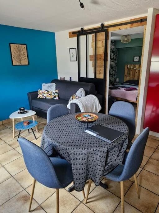 Living room, Dining area