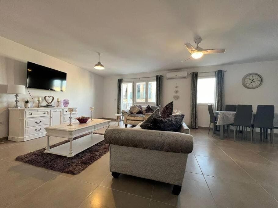 Old town luxury with mountain views Apartment in Xàbia
