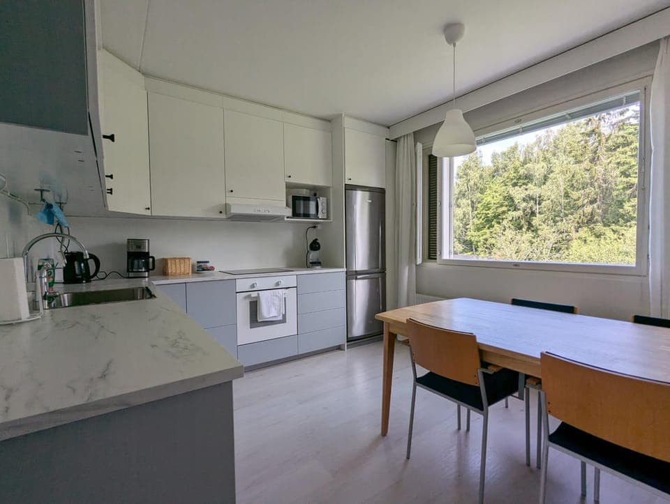 Coffee/tea facilities, Kitchen or kitchenette, Dining area, dishwasher, oven, stove, toaster