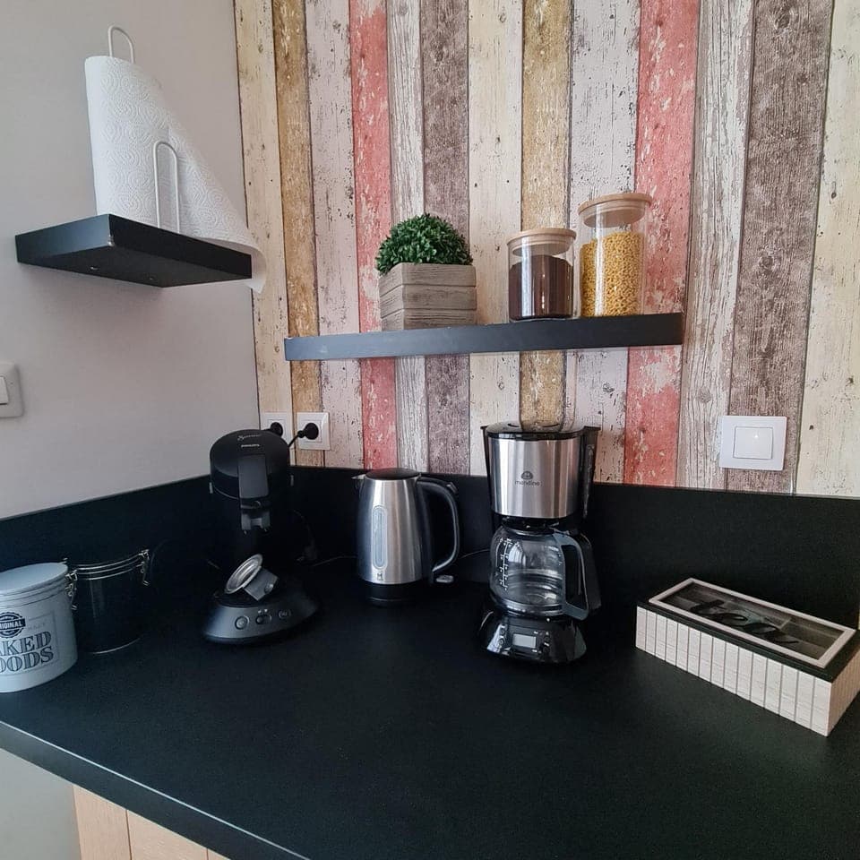 Coffee/tea facilities, toaster