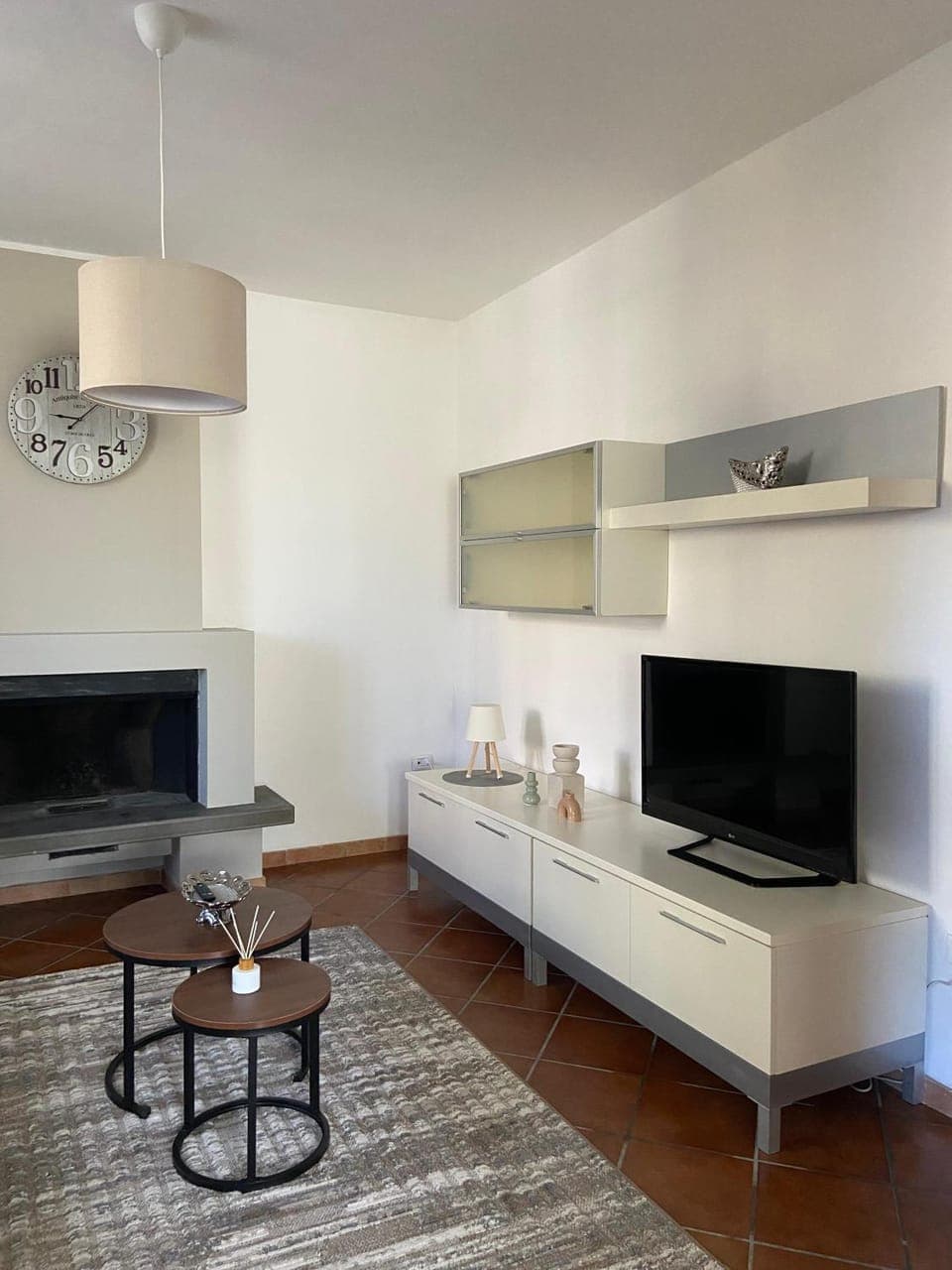 Communal lounge/ TV room, TV and multimedia, Living room, Seating area, Evening entertainment