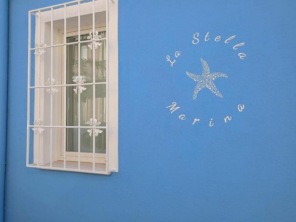 Decorative detail, Text overlay