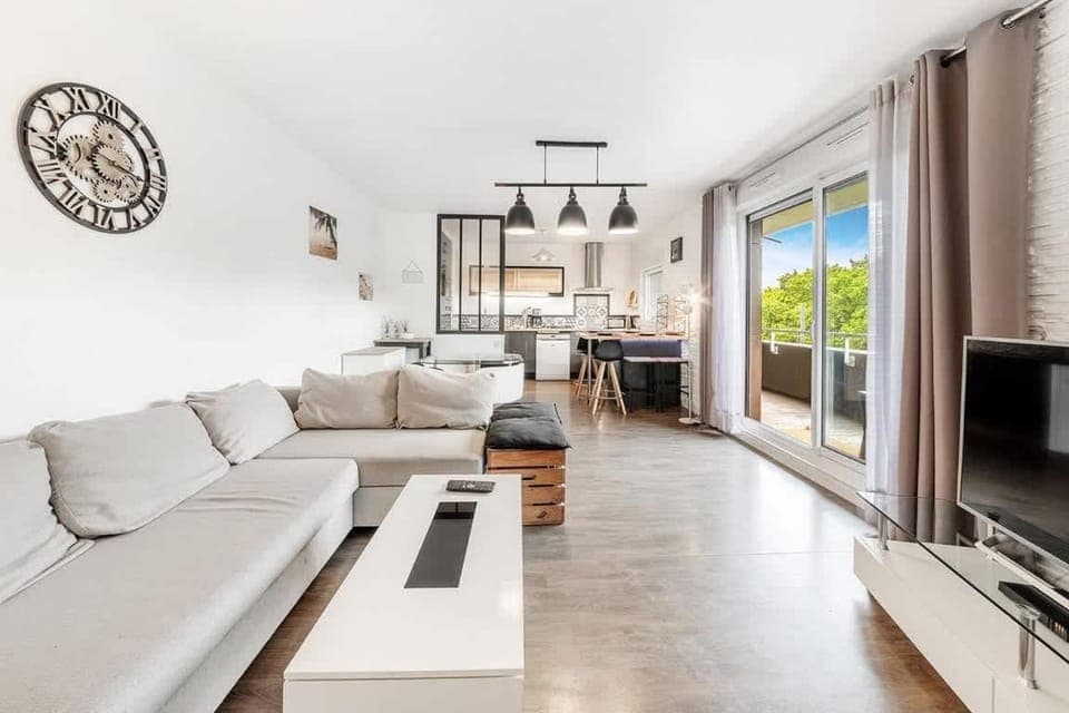 Communal lounge/ TV room, TV and multimedia, Living room, Seating area