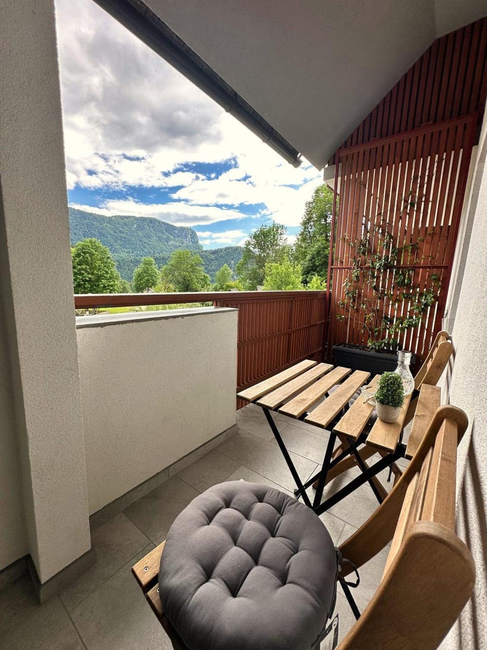 Natural landscape, View (from property/room), Balcony/Terrace, Seating area, Mountain view