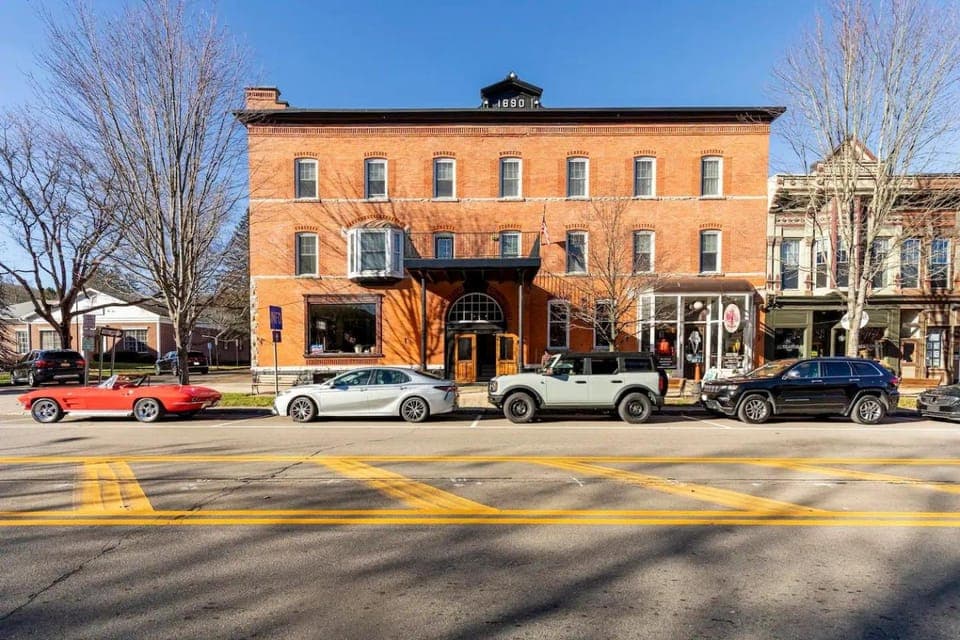 Property building, Neighbourhood, Street view, Location