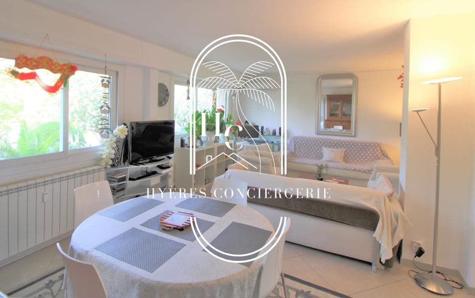 Property building, Living room, Photo of the whole room