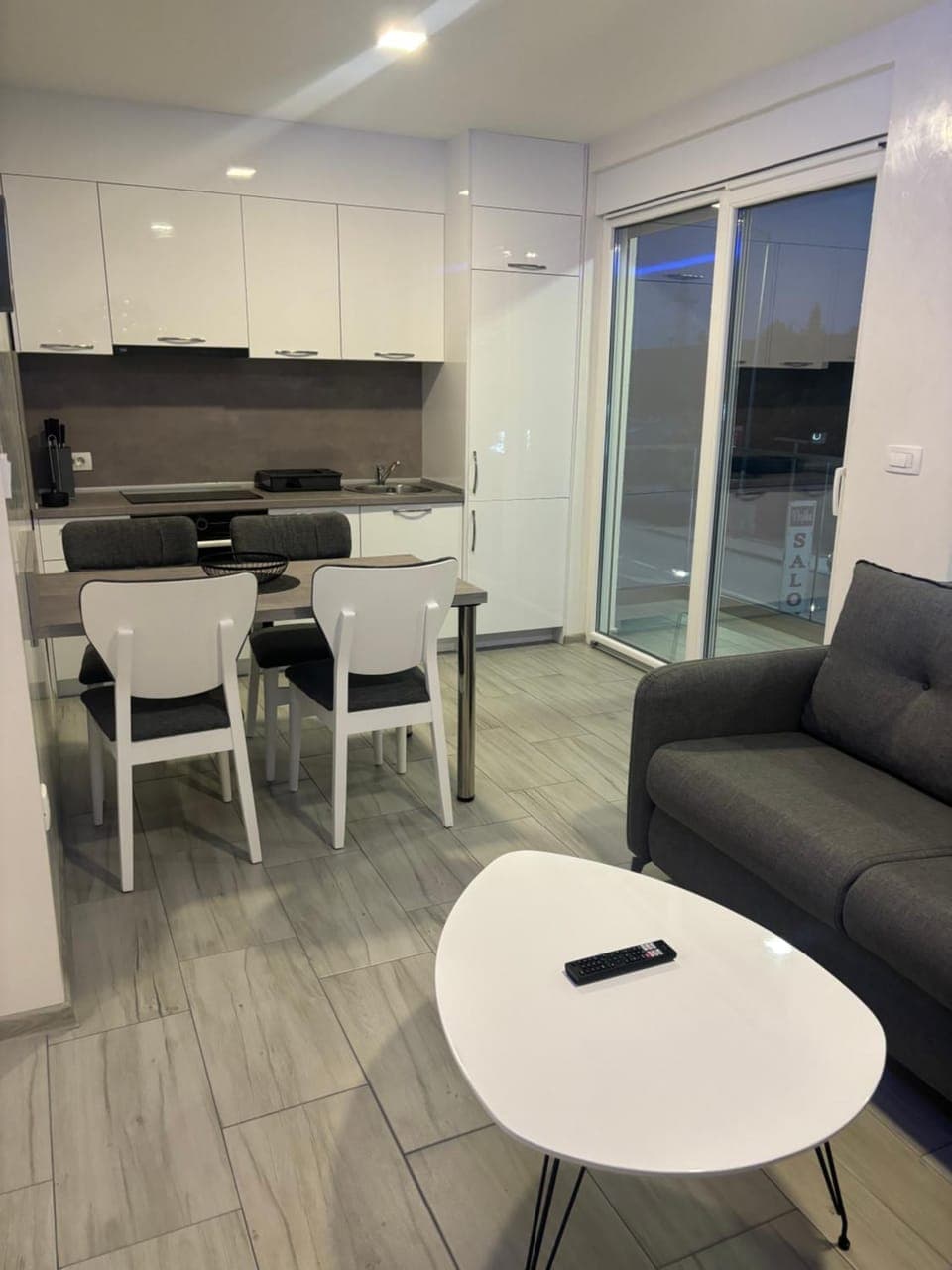 Kitchen or kitchenette, Living room